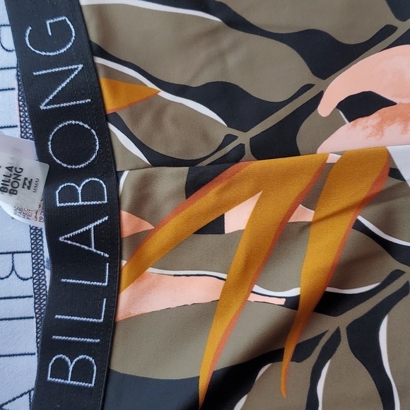 Billabong In Motion Tropical Crop Leggings M NWT - Picture 6 of 8